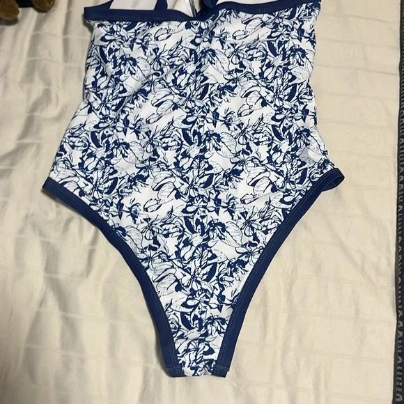 Bathing suit - Picture 6 of 7
